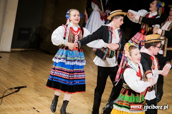 Zdjęcie w galerii na portalu naszraciborz.pl: Źródło tańcuje dla chorego Michałka wiadomości z regionu