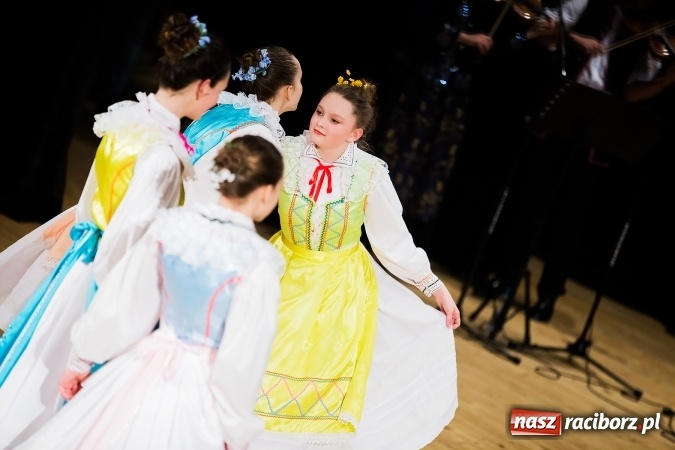 Zdjęcie w galerii na portalu naszraciborz.pl: Źródło tańcuje dla chorego Michałka wiadomości z regionu