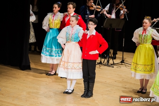 Zdjęcie w galerii na portalu naszraciborz.pl: Źródło tańcuje dla chorego Michałka wiadomości z regionu