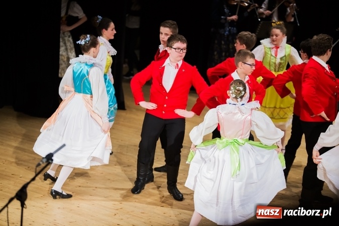 Zdjęcie w galerii na portalu naszraciborz.pl: Źródło tańcuje dla chorego Michałka wiadomości z regionu