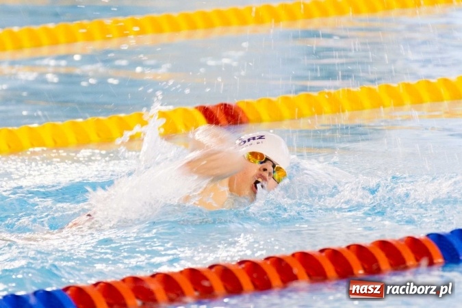 Zdjęcie w galerii na portalu naszraciborz.pl: Mistrzostwa Szkół Sportowych w pływaniu - FOTOREPORTAŻ wiadomości z regionu