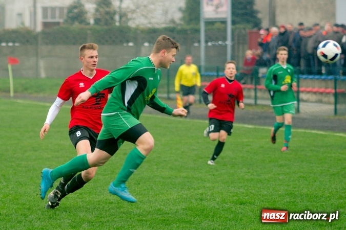Zdjęcie w galerii na portalu naszraciborz.pl: Niespodzianka w Tworkowie. Brzezie pokonało wicelidera wiadomości z regionu
