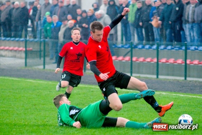 Zdjęcie w galerii na portalu naszraciborz.pl: Niespodzianka w Tworkowie. Brzezie pokonało wicelidera wiadomości z regionu