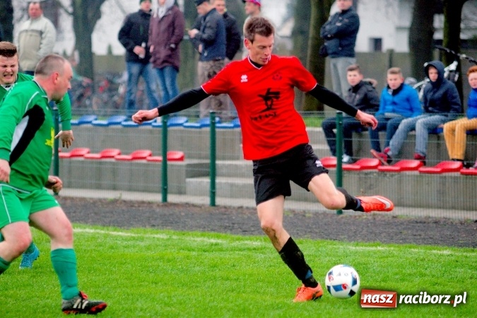 Zdjęcie w galerii na portalu naszraciborz.pl: Niespodzianka w Tworkowie. Brzezie pokonało wicelidera wiadomości z regionu