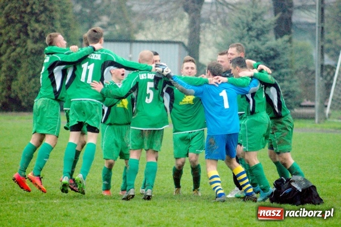 Zdjęcie w galerii na portalu naszraciborz.pl: Niespodzianka w Tworkowie. Brzezie pokonało wicelidera wiadomości z regionu