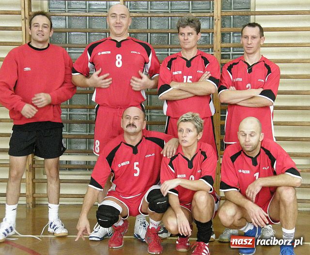 Zdjęcie w galerii na portalu naszraciborz.pl: Determinacja i ambicja w walce siatkarzy amatorów wiadomości z regionu
