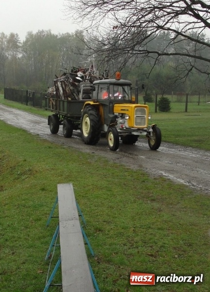 Zdjęcie w galerii na portalu naszraciborz.pl: Trzydzieści worków śmieci i dwie tony złomu! Sukces w ulewnym deszczu  wiadomości z regionu