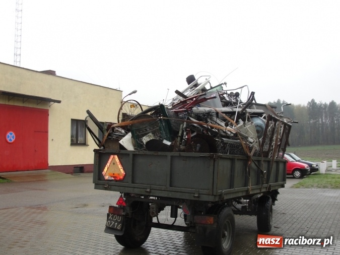 Zdjęcie w galerii na portalu naszraciborz.pl: Trzydzieści worków śmieci i dwie tony złomu! Sukces w ulewnym deszczu  wiadomości z regionu