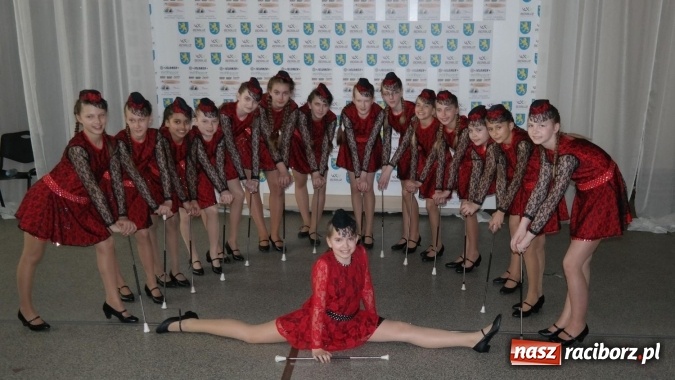 Zdjęcie w galerii na portalu naszraciborz.pl: Mażoretki z Zawady Ks. z pucharami w Marklowicach   wiadomości z regionu