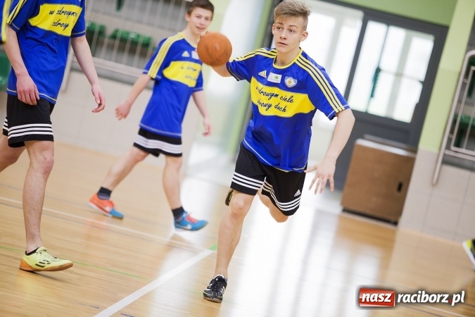 Zdjęcie w galerii na portalu naszraciborz.pl: Finały Miejskie Szkół Gimnazjalnych w Piłce Ręcznej Chłopców wiadomości z regionu