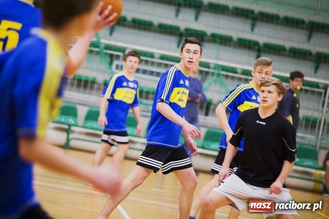 Zdjęcie w galerii na portalu naszraciborz.pl: Finały Miejskie Szkół Gimnazjalnych w Piłce Ręcznej Chłopców wiadomości z regionu