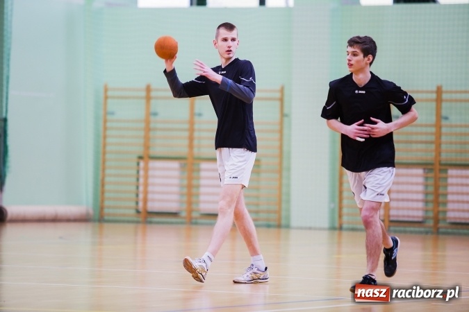 Zdjęcie w galerii na portalu naszraciborz.pl: Finały Miejskie Szkół Gimnazjalnych w Piłce Ręcznej Chłopców wiadomości z regionu