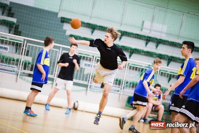 Zdjęcie w galerii na portalu naszraciborz.pl: Finały Miejskie Szkół Gimnazjalnych w Piłce Ręcznej Chłopców wiadomości z regionu