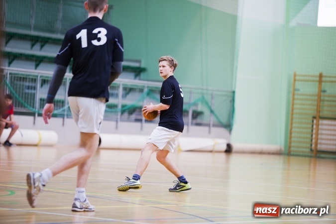 Zdjęcie w galerii na portalu naszraciborz.pl: Finały Miejskie Szkół Gimnazjalnych w Piłce Ręcznej Chłopców wiadomości z regionu