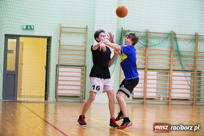 Zdjęcie w galerii na portalu naszraciborz.pl: Finały Miejskie Szkół Gimnazjalnych w Piłce Ręcznej Chłopców wiadomości z regionu