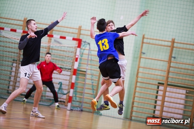 Zdjęcie w galerii na portalu naszraciborz.pl: Finały Miejskie Szkół Gimnazjalnych w Piłce Ręcznej Chłopców wiadomości z regionu