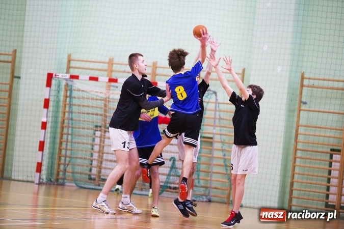 Zdjęcie w galerii na portalu naszraciborz.pl: Finały Miejskie Szkół Gimnazjalnych w Piłce Ręcznej Chłopców wiadomości z regionu