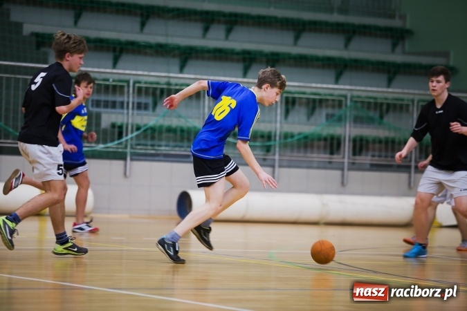 Zdjęcie w galerii na portalu naszraciborz.pl: Finały Miejskie Szkół Gimnazjalnych w Piłce Ręcznej Chłopców wiadomości z regionu
