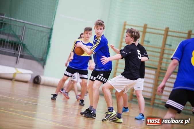 Zdjęcie w galerii na portalu naszraciborz.pl: Finały Miejskie Szkół Gimnazjalnych w Piłce Ręcznej Chłopców wiadomości z regionu