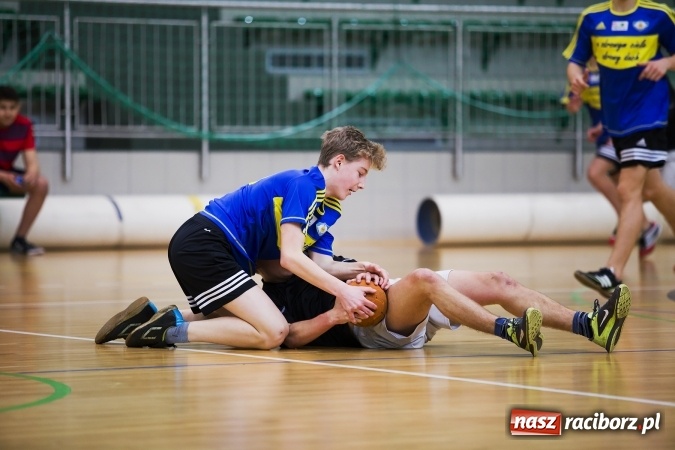 Zdjęcie w galerii na portalu naszraciborz.pl: Finały Miejskie Szkół Gimnazjalnych w Piłce Ręcznej Chłopców wiadomości z regionu