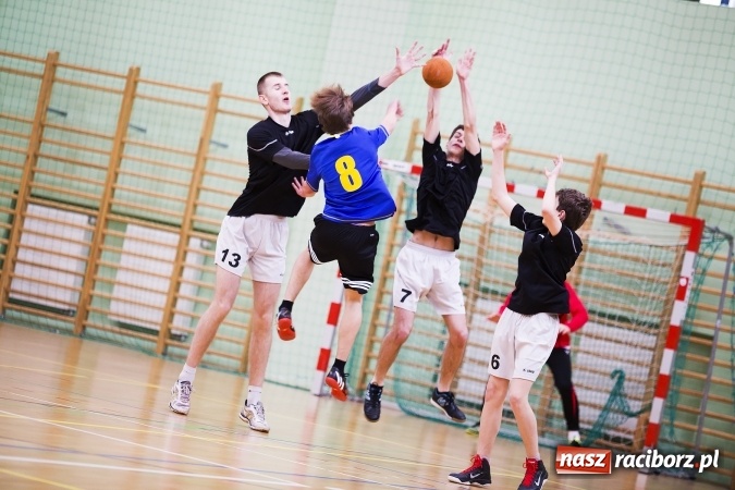 Zdjęcie w galerii na portalu naszraciborz.pl: Finały Miejskie Szkół Gimnazjalnych w Piłce Ręcznej Chłopców wiadomości z regionu