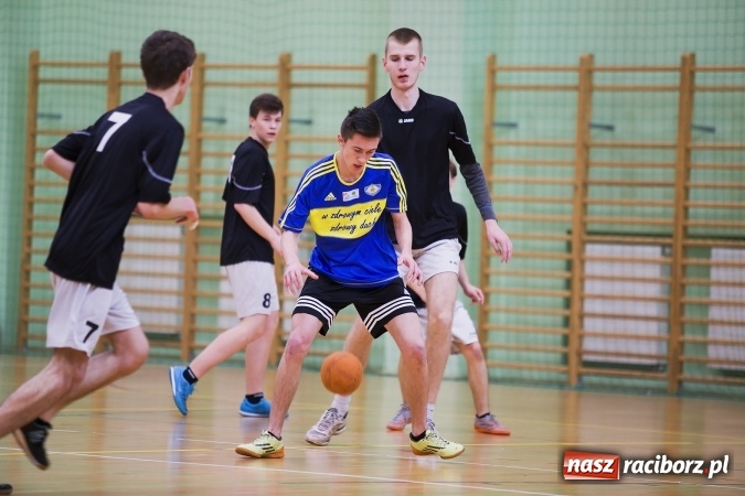 Zdjęcie w galerii na portalu naszraciborz.pl: Finały Miejskie Szkół Gimnazjalnych w Piłce Ręcznej Chłopców wiadomości z regionu