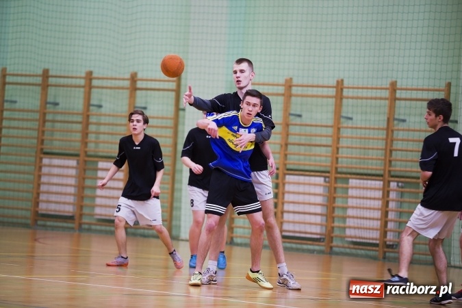 Zdjęcie w galerii na portalu naszraciborz.pl: Finały Miejskie Szkół Gimnazjalnych w Piłce Ręcznej Chłopców wiadomości z regionu