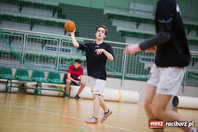 Zdjęcie w galerii na portalu naszraciborz.pl: Finały Miejskie Szkół Gimnazjalnych w Piłce Ręcznej Chłopców wiadomości z regionu