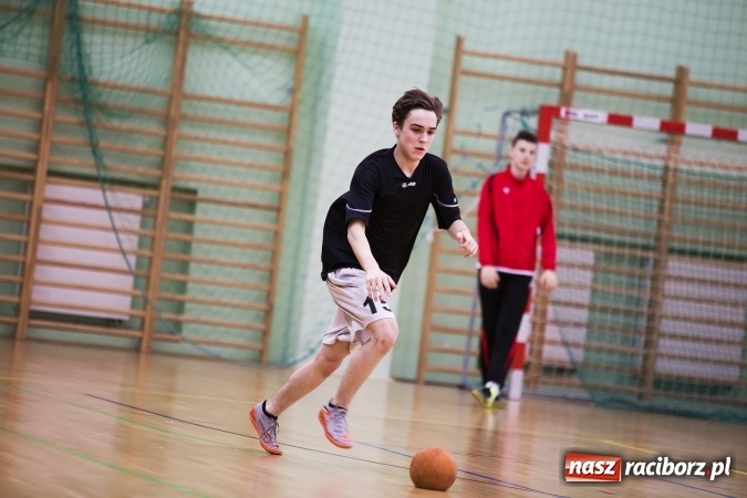 Zdjęcie w galerii na portalu naszraciborz.pl: Finały Miejskie Szkół Gimnazjalnych w Piłce Ręcznej Chłopców wiadomości z regionu