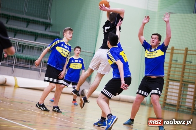 Zdjęcie w galerii na portalu naszraciborz.pl: Finały Miejskie Szkół Gimnazjalnych w Piłce Ręcznej Chłopców wiadomości z regionu