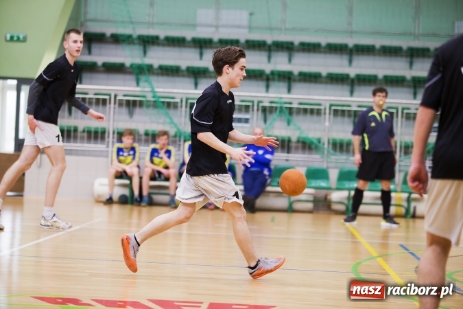 Zdjęcie w galerii na portalu naszraciborz.pl: Finały Miejskie Szkół Gimnazjalnych w Piłce Ręcznej Chłopców wiadomości z regionu