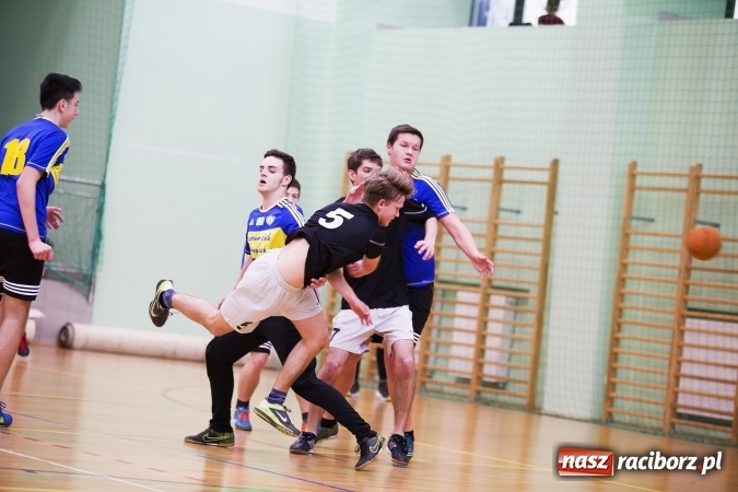 Zdjęcie w galerii na portalu naszraciborz.pl: Finały Miejskie Szkół Gimnazjalnych w Piłce Ręcznej Chłopców wiadomości z regionu