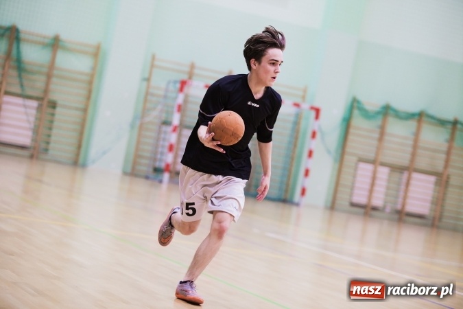 Zdjęcie w galerii na portalu naszraciborz.pl: Finały Miejskie Szkół Gimnazjalnych w Piłce Ręcznej Chłopców wiadomości z regionu