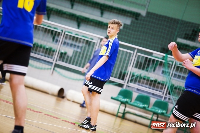 Zdjęcie w galerii na portalu naszraciborz.pl: Finały Miejskie Szkół Gimnazjalnych w Piłce Ręcznej Chłopców wiadomości z regionu