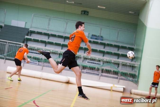 Zdjęcie w galerii na portalu naszraciborz.pl: Finały Miejskie Szkół Gimnazjalnych w Piłce Ręcznej Chłopców wiadomości z regionu