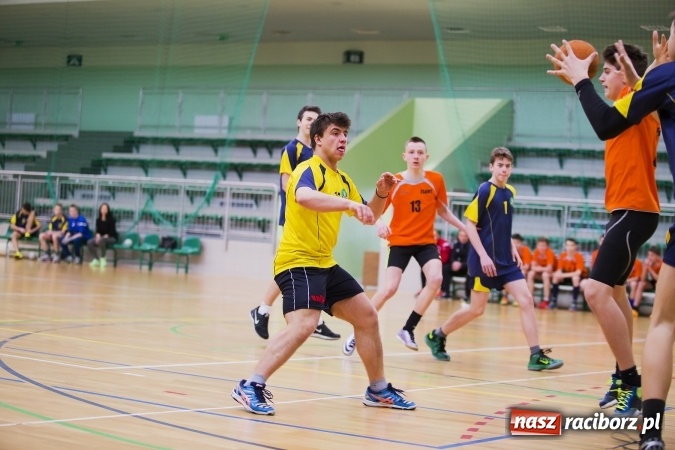 Zdjęcie w galerii na portalu naszraciborz.pl: Finały Miejskie Szkół Gimnazjalnych w Piłce Ręcznej Chłopców wiadomości z regionu