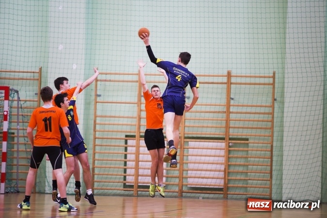 Zdjęcie w galerii na portalu naszraciborz.pl: Finały Miejskie Szkół Gimnazjalnych w Piłce Ręcznej Chłopców wiadomości z regionu