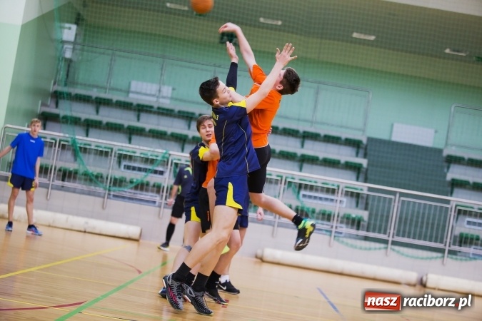 Zdjęcie w galerii na portalu naszraciborz.pl: Finały Miejskie Szkół Gimnazjalnych w Piłce Ręcznej Chłopców wiadomości z regionu