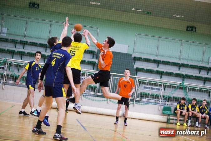 Zdjęcie w galerii na portalu naszraciborz.pl: Finały Miejskie Szkół Gimnazjalnych w Piłce Ręcznej Chłopców wiadomości z regionu