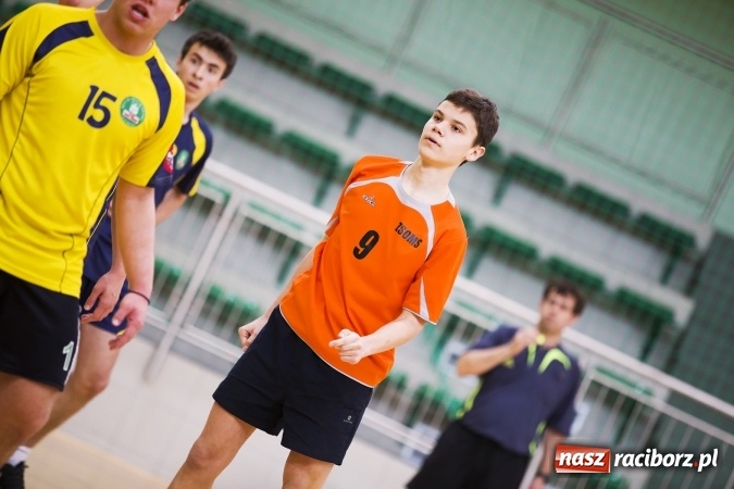 Zdjęcie w galerii na portalu naszraciborz.pl: Finały Miejskie Szkół Gimnazjalnych w Piłce Ręcznej Chłopców wiadomości z regionu