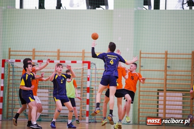 Zdjęcie w galerii na portalu naszraciborz.pl: Finały Miejskie Szkół Gimnazjalnych w Piłce Ręcznej Chłopców wiadomości z regionu