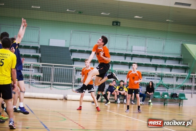 Zdjęcie w galerii na portalu naszraciborz.pl: Finały Miejskie Szkół Gimnazjalnych w Piłce Ręcznej Chłopców wiadomości z regionu