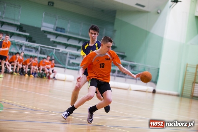 Zdjęcie w galerii na portalu naszraciborz.pl: Finały Miejskie Szkół Gimnazjalnych w Piłce Ręcznej Chłopców wiadomości z regionu