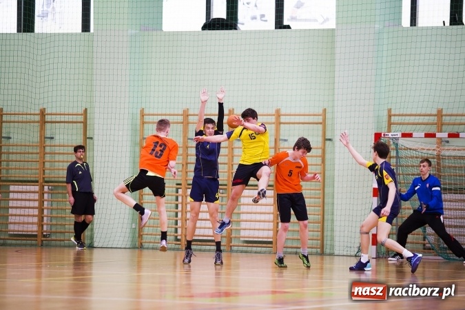 Zdjęcie w galerii na portalu naszraciborz.pl: Finały Miejskie Szkół Gimnazjalnych w Piłce Ręcznej Chłopców wiadomości z regionu