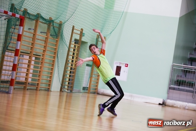 Zdjęcie w galerii na portalu naszraciborz.pl: Finały Miejskie Szkół Gimnazjalnych w Piłce Ręcznej Chłopców wiadomości z regionu