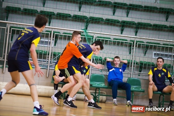 Zdjęcie w galerii na portalu naszraciborz.pl: Finały Miejskie Szkół Gimnazjalnych w Piłce Ręcznej Chłopców wiadomości z regionu