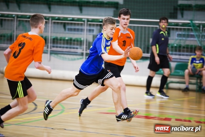 Zdjęcie w galerii na portalu naszraciborz.pl: Finały Miejskie Szkół Gimnazjalnych w Piłce Ręcznej Chłopców wiadomości z regionu