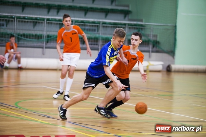 Zdjęcie w galerii na portalu naszraciborz.pl: Finały Miejskie Szkół Gimnazjalnych w Piłce Ręcznej Chłopców wiadomości z regionu