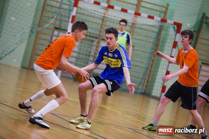 Zdjęcie w galerii na portalu naszraciborz.pl: Finały Miejskie Szkół Gimnazjalnych w Piłce Ręcznej Chłopców wiadomości z regionu