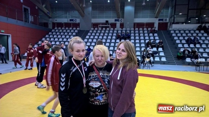 Zdjęcie w galerii na portalu naszraciborz.pl: Złote Duksa i Sperka, srebrna Walerzak. Sukcesy zapaśniczek MKZ Unia wiadomości z regionu